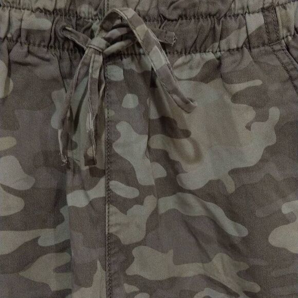American Eagle Outfitters Women's Hi-Rise Camo Shorts NWT - Picture 13 of 15